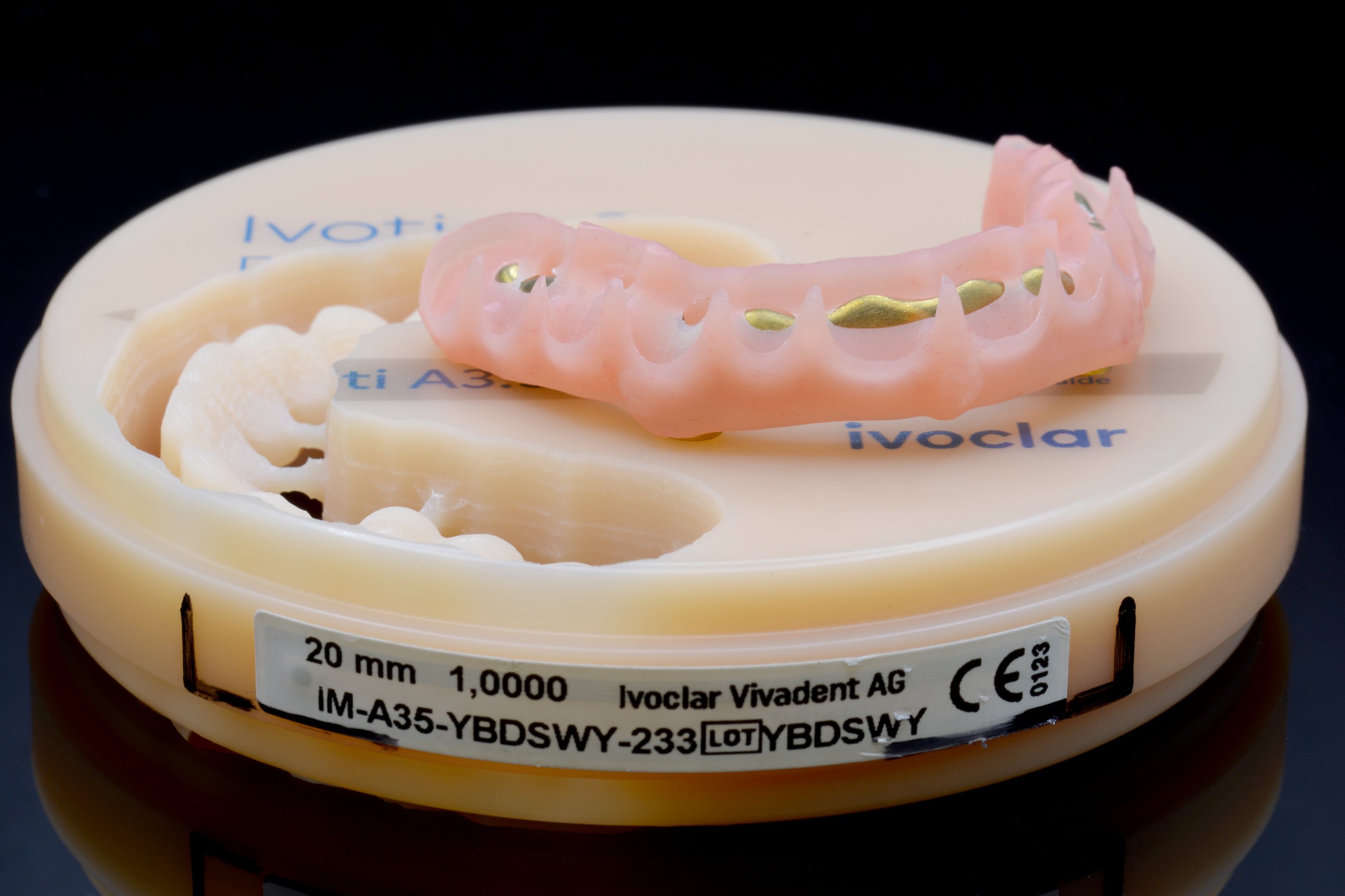 Gefräste Gingiva in der Ivotion-Ronde